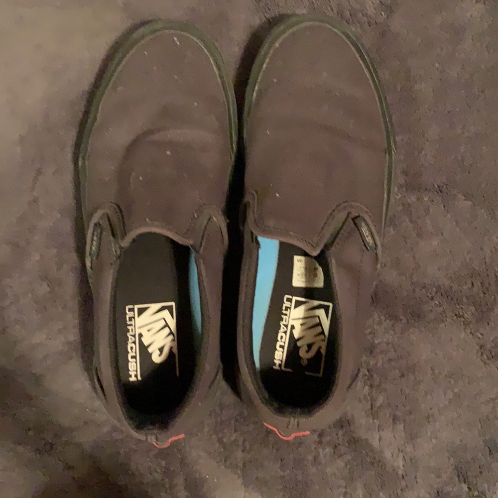 All black slip on vans women’s 8.0 men’s 6.5